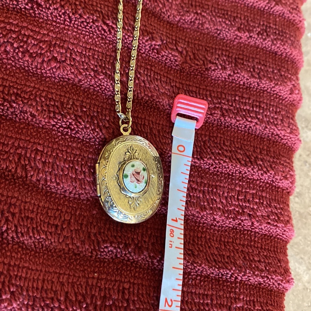 Vintage locket necklace🌸🌺💜 - Picture 6 of 7